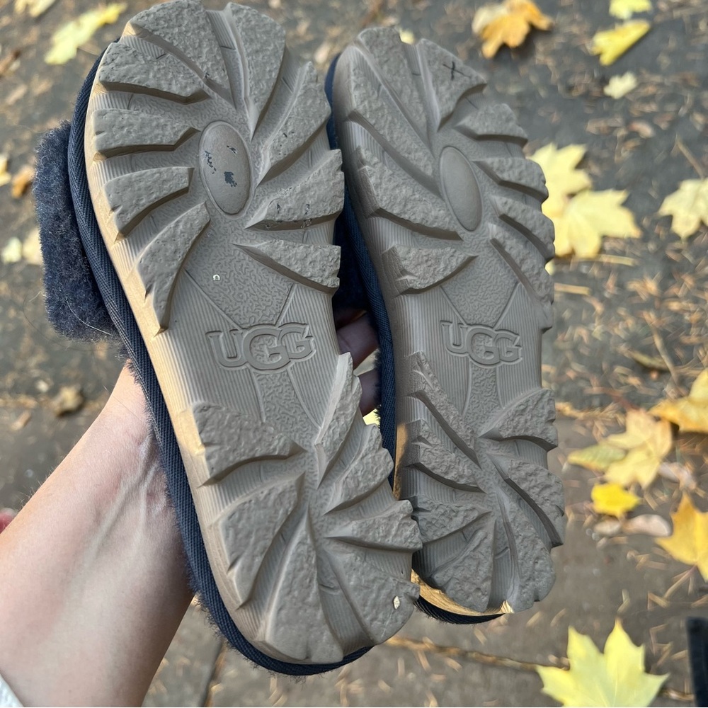 UGG navy blue Fluffy Slippers size 7 slides NWOT - Picture 9 of 10